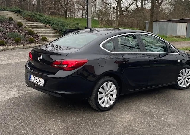 Opel Astra cena 35000 przebieg: 244792, rok produkcji 2015 z Ozimek małe 22